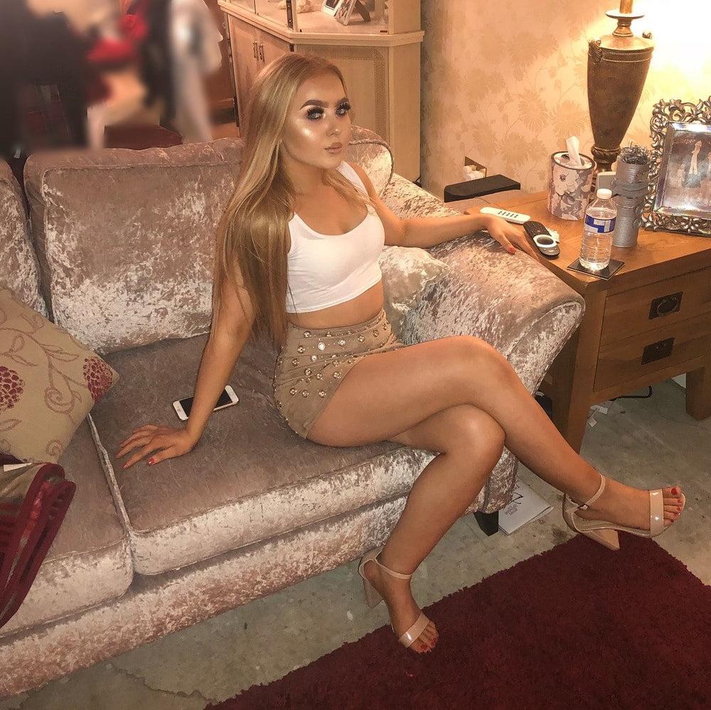 25P Mix of cute ladies (some lingerie)