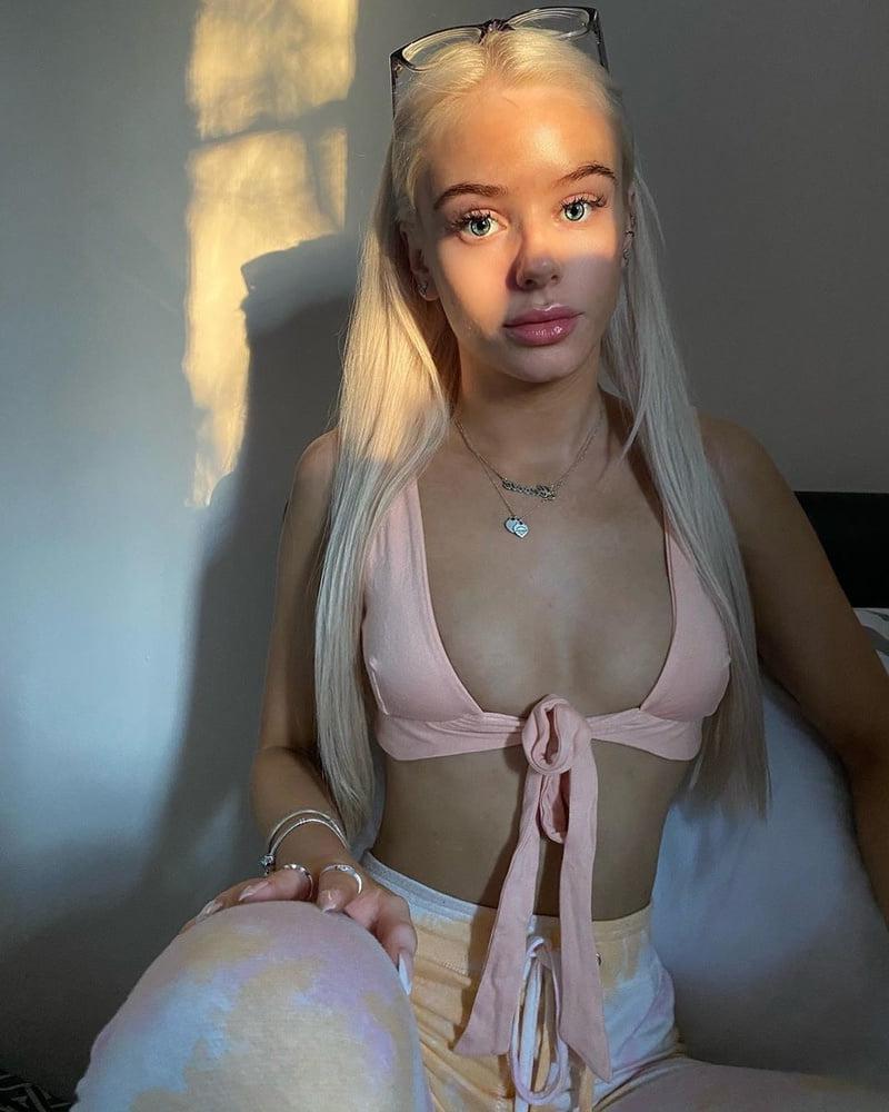 25P Cute blonde doll Cassie