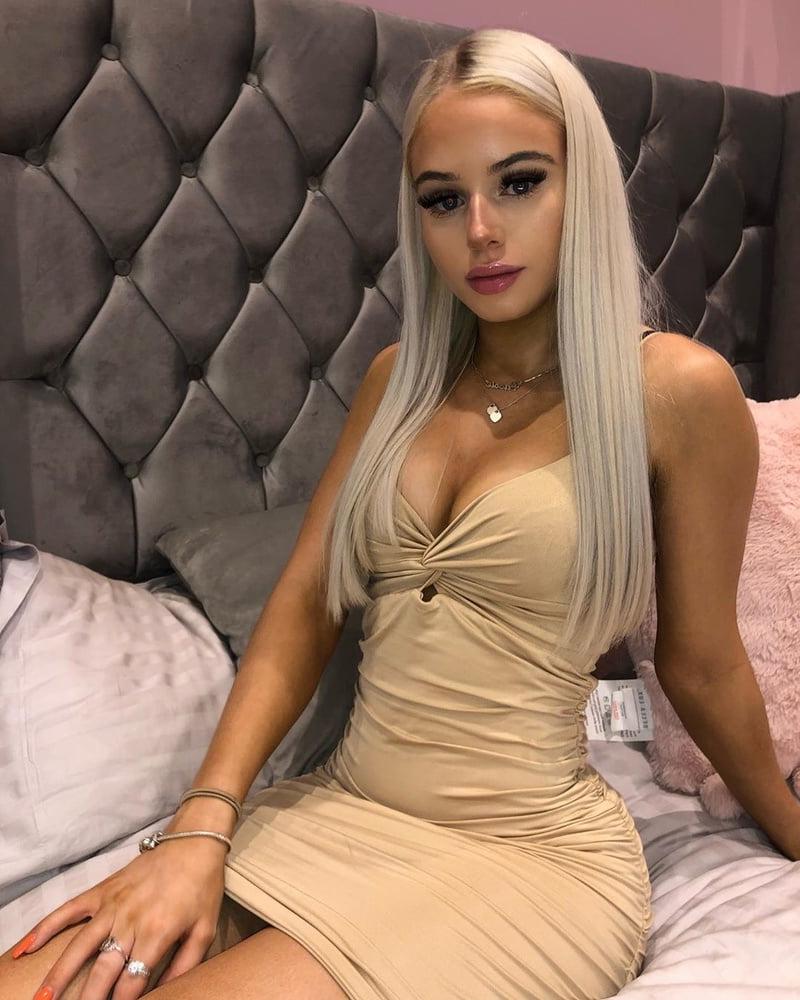 25P Cute blonde doll Cassie