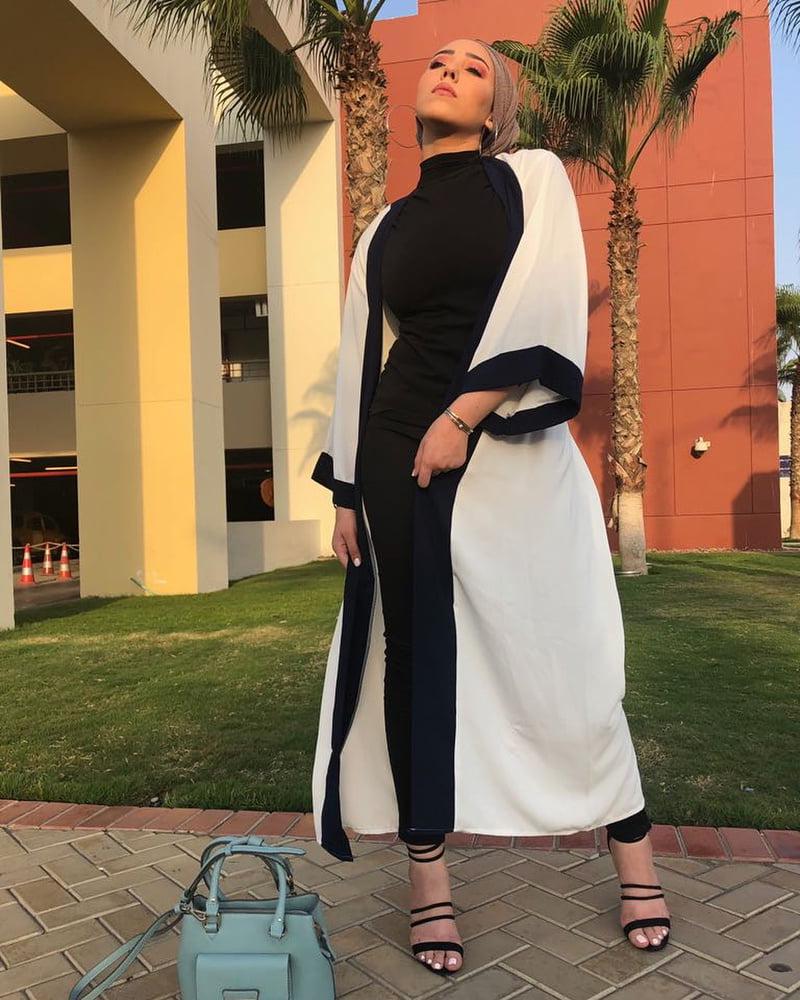 25P arab muslim hijab heels feet