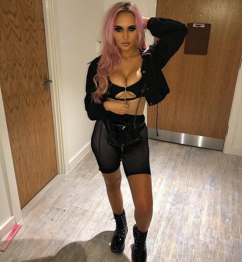 25P Sexy British Sluts UK Leeds Manchester London Hot Women