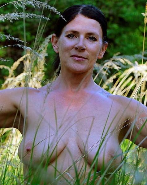25P Portraits of natural charming matures