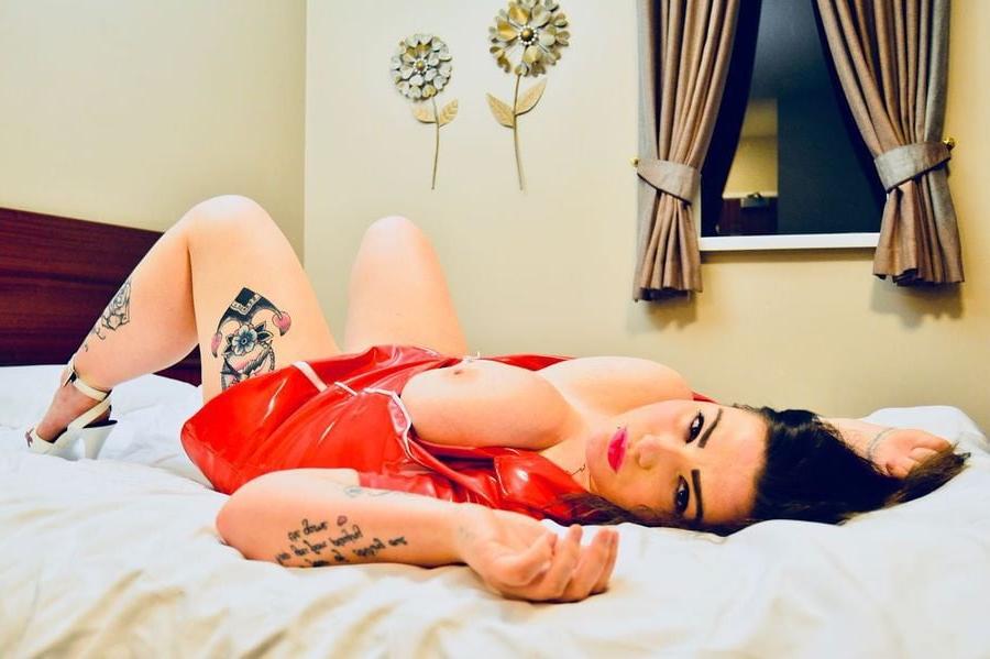 20P Nikki-Louise, sexy UK Chunky Slut