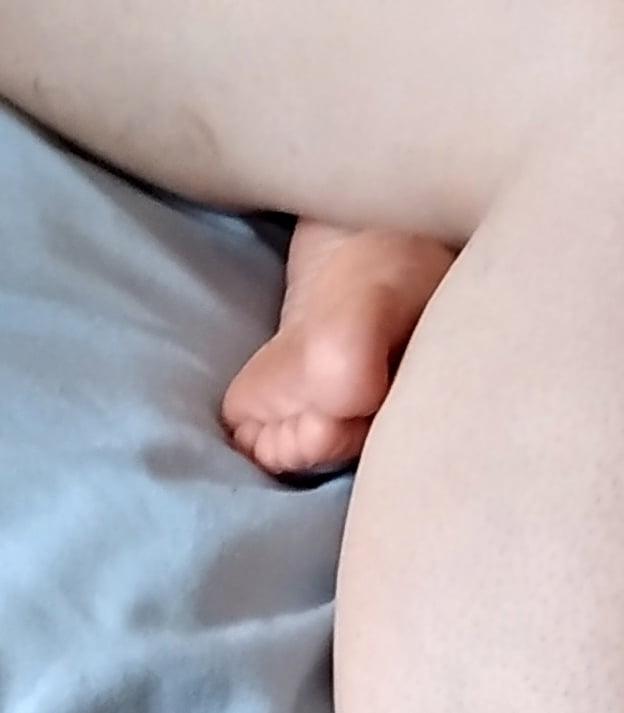 24P AMANDA'S FEET