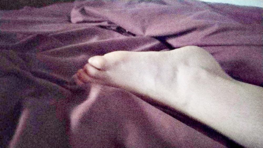 24P AMANDA'S FEET
