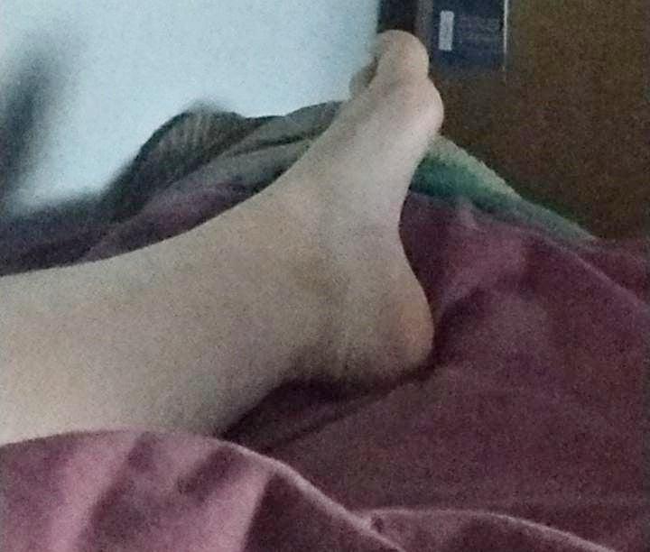 24P AMANDA'S FEET