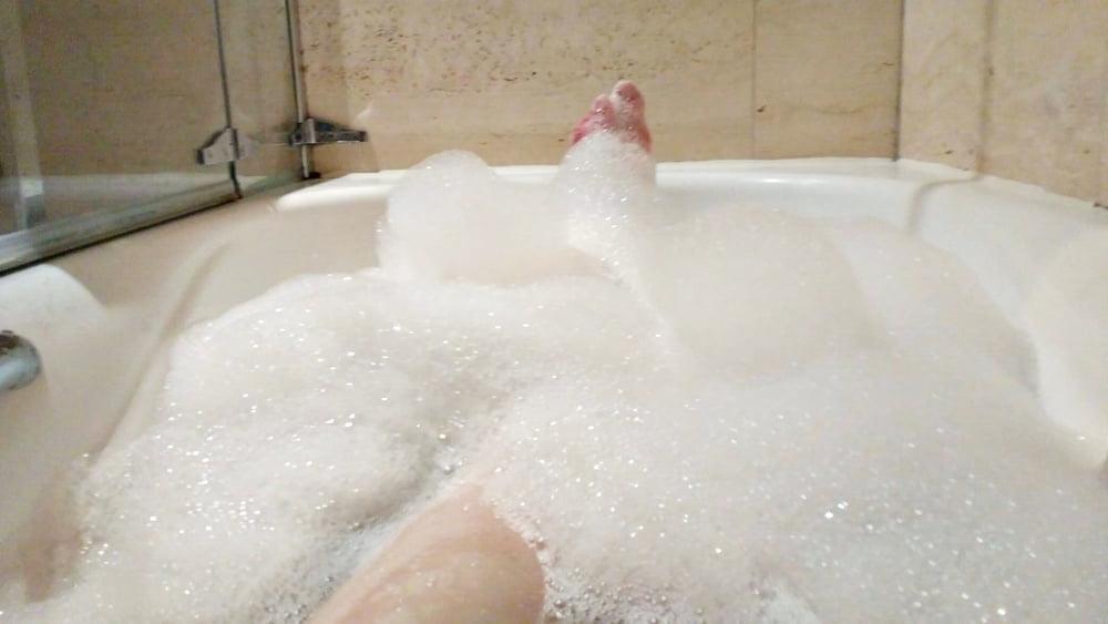 24P AMANDA'S FEET