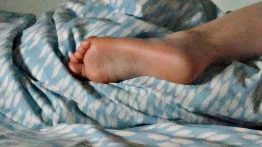 24P AMANDA'S FEET