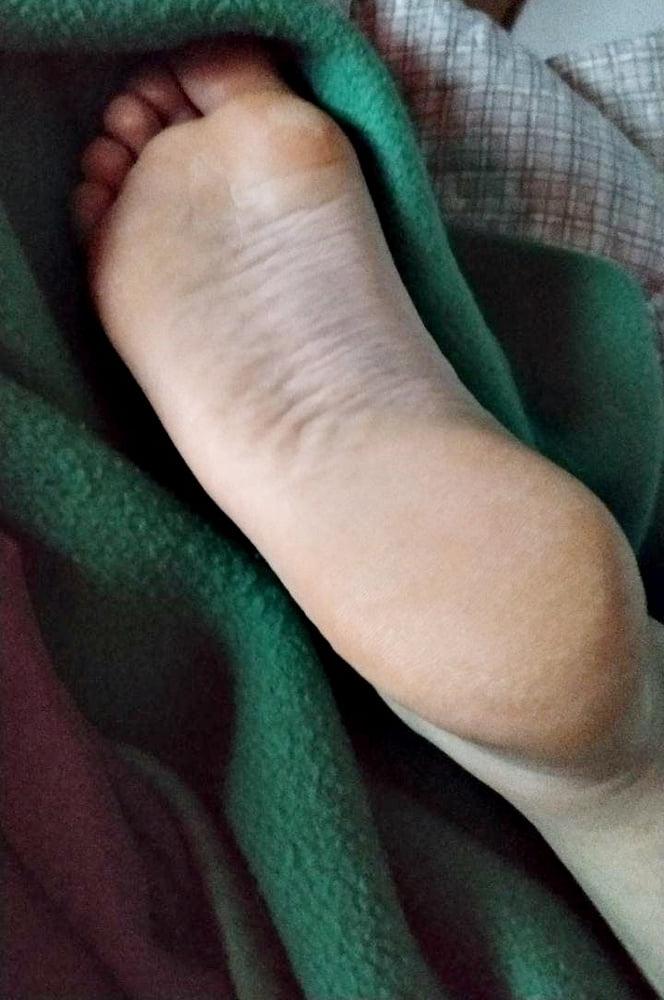 24P AMANDA'S FEET