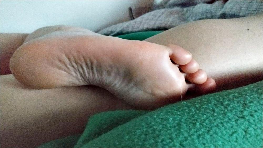 24P AMANDA'S FEET