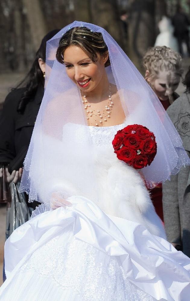 10P Bikini Bride