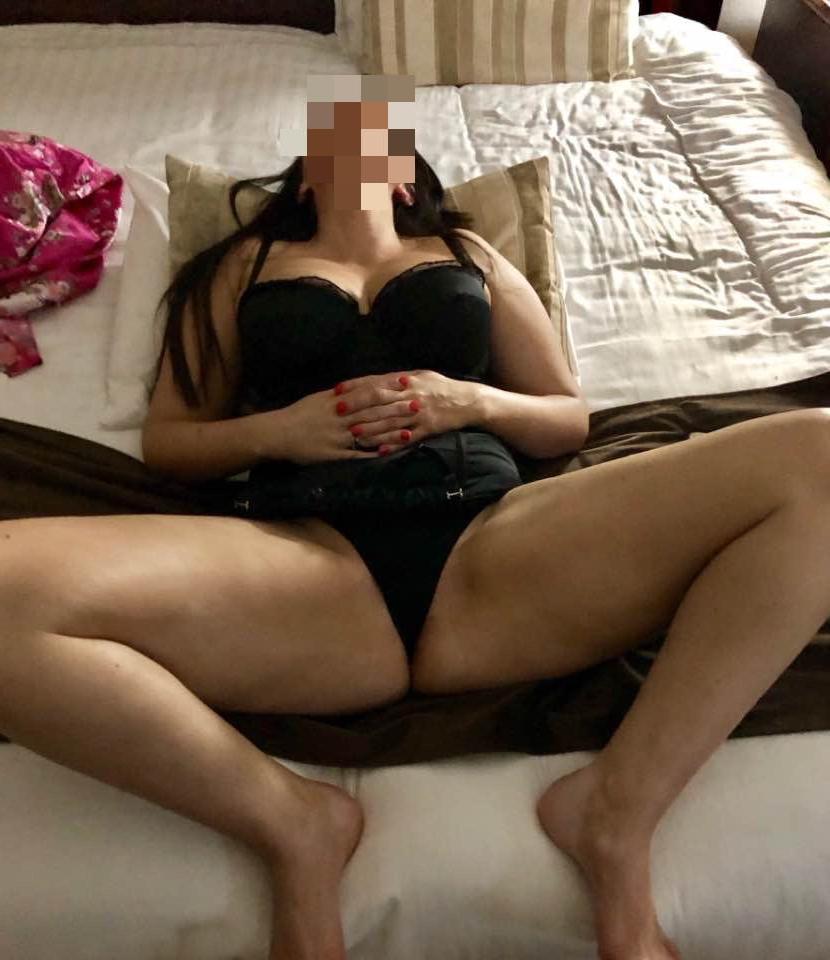 9P Hot 32 yo british slut wife