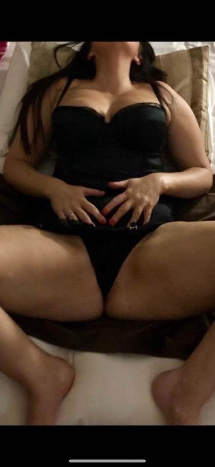 9P Hot 32 yo british slut wife
