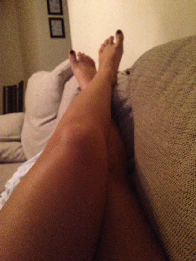 13P JENNIFER'S FEET