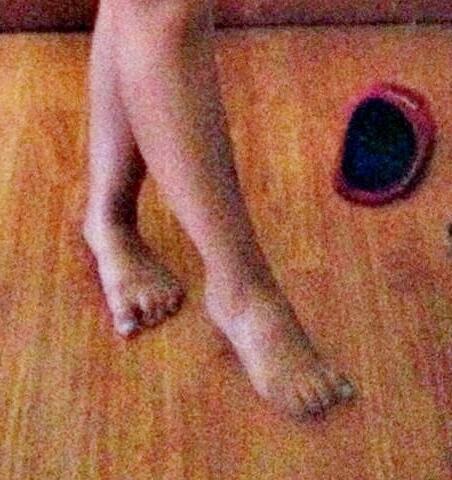 13P JENNIFER'S FEET