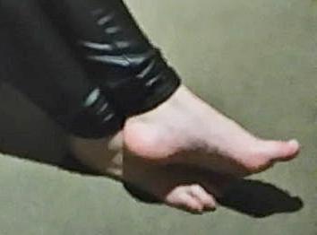 13P JENNIFER'S FEET