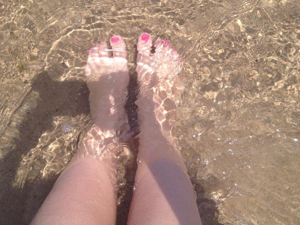 13P JENNIFER'S FEET