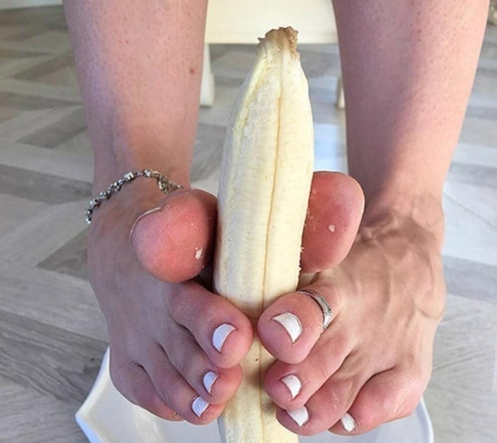 25P Feet for Footjob