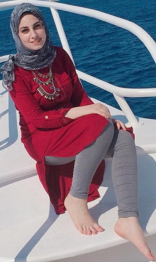 25P Muslim hijab feet