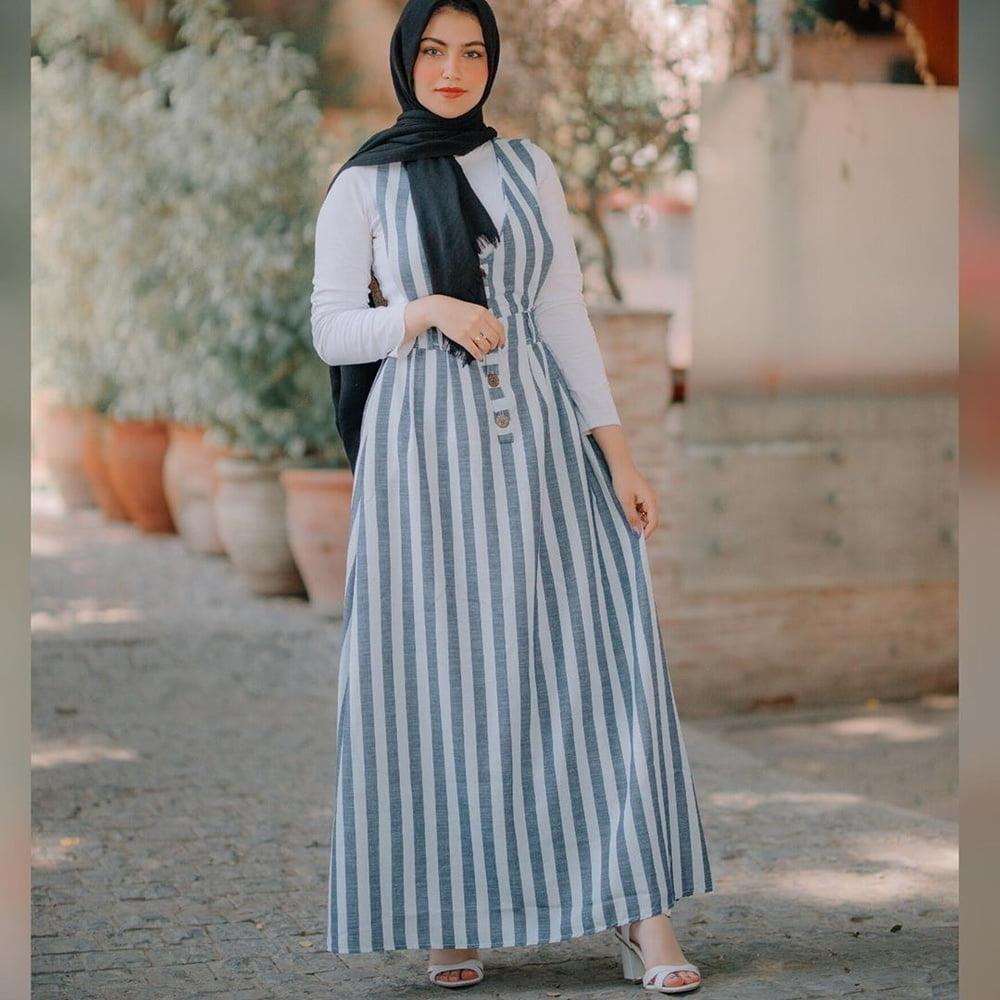 25P Muslim hijab feet
