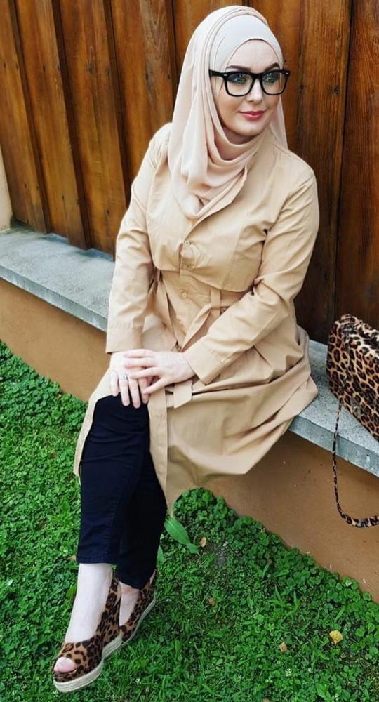 25P Muslim hijab feet