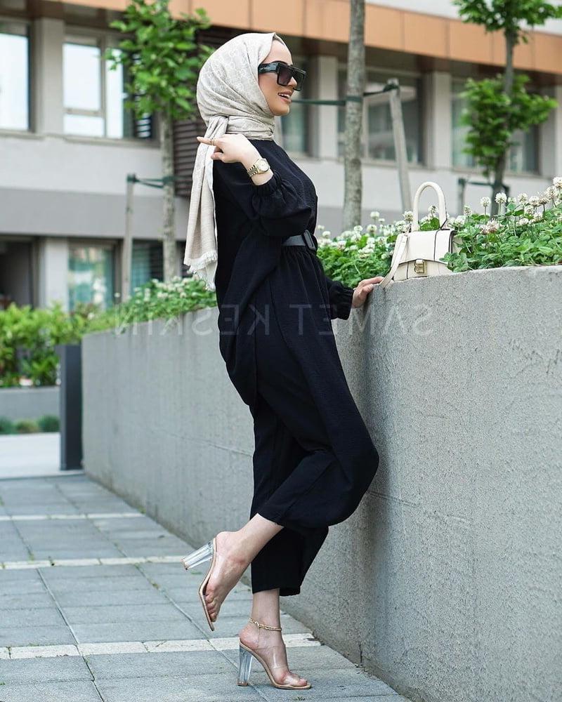 25P Muslim hijab feet