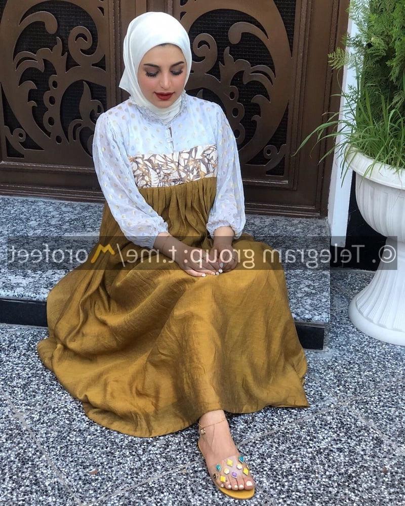 25P Muslim hijab feet
