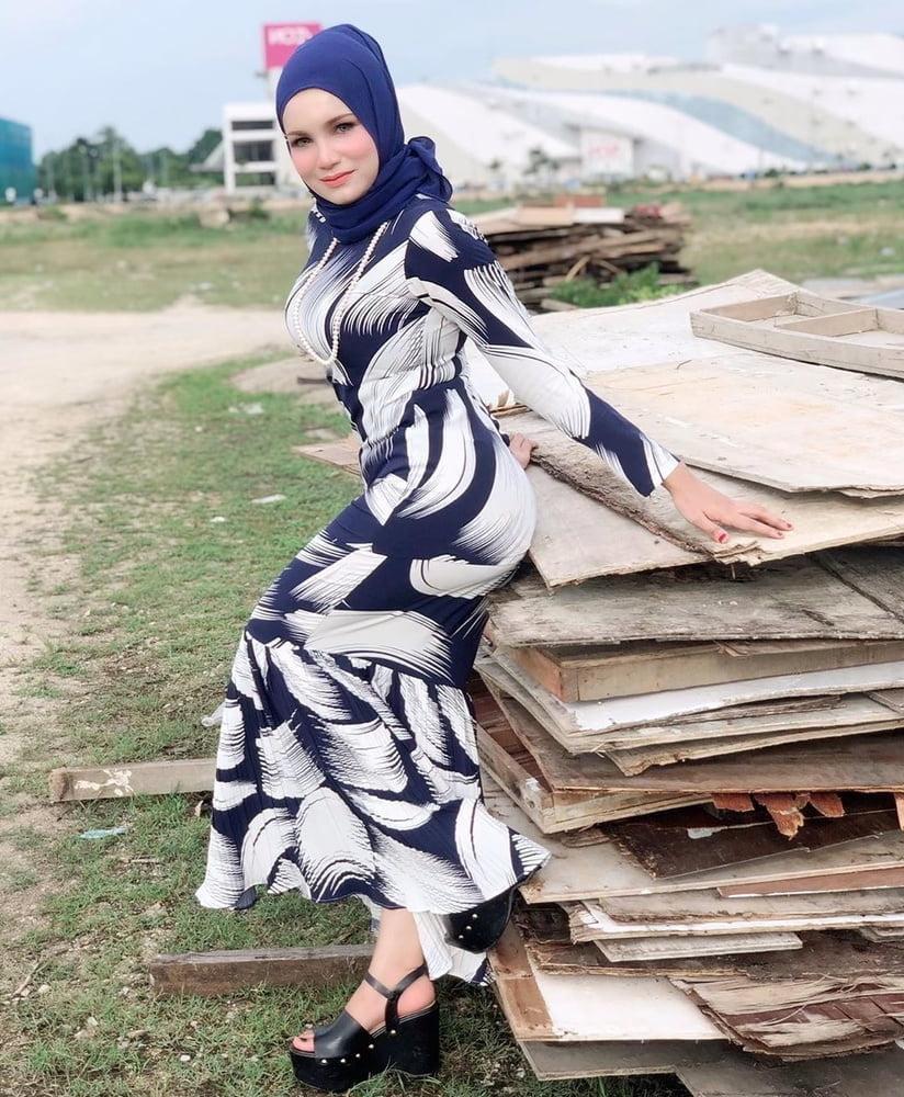 25P Muslim hijab feet