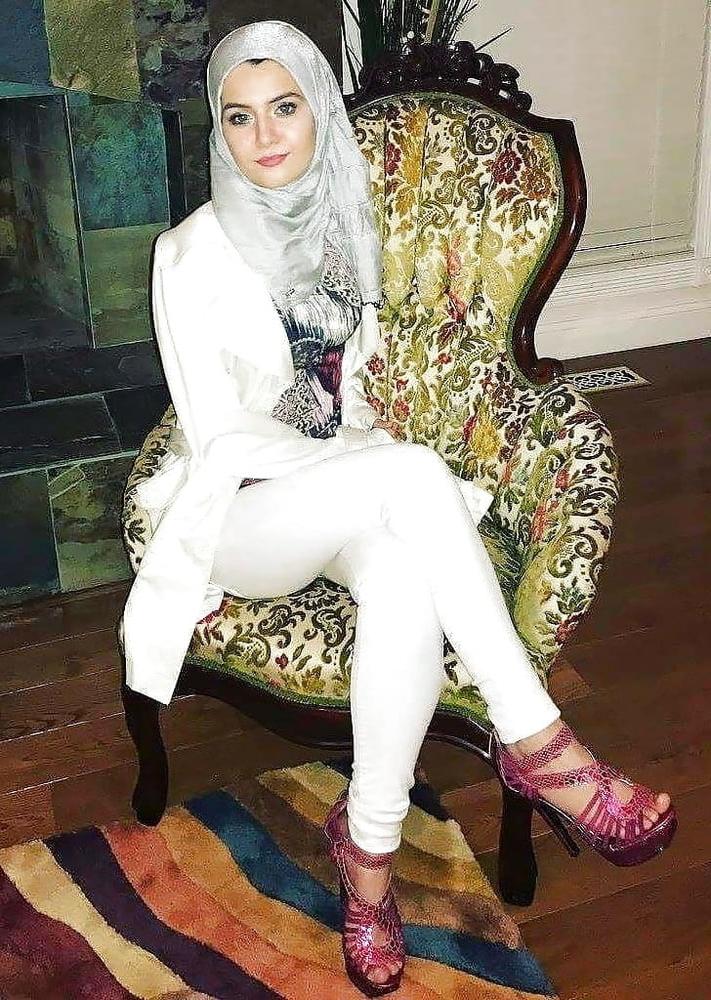 25P Muslim hijab feet