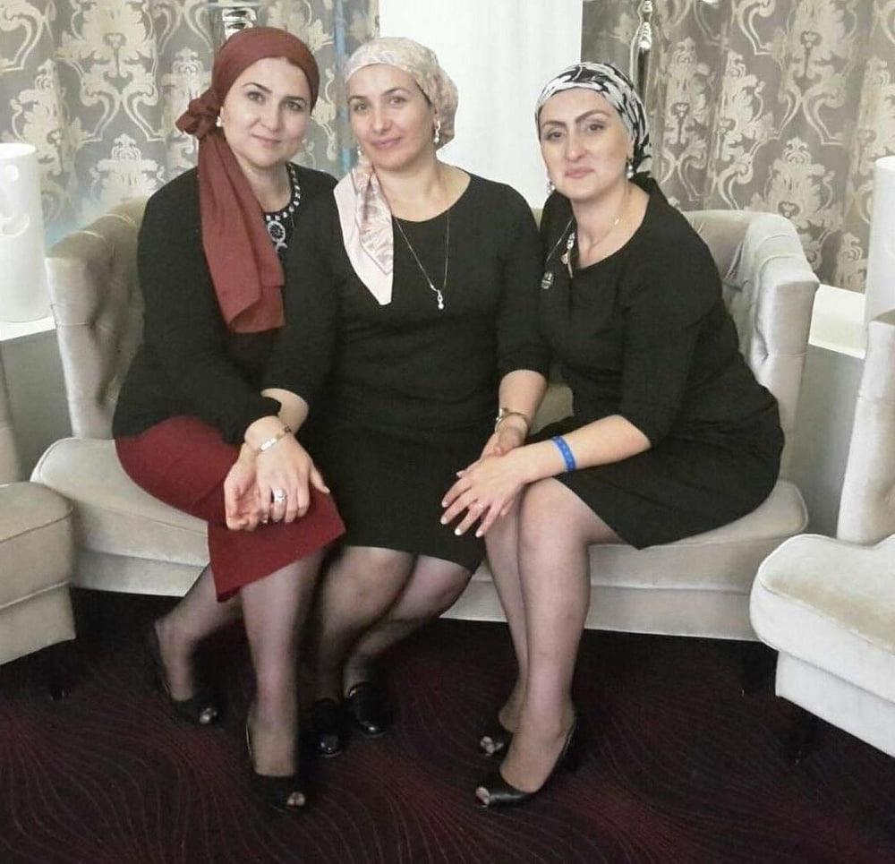 25P Muslim hijab feet