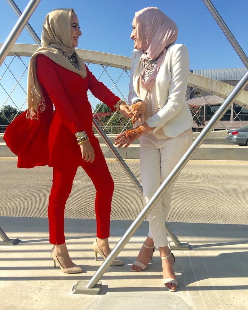 25P Muslim hijab feet