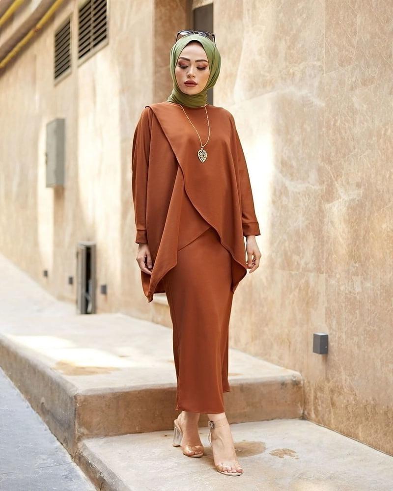 25P Muslim hijab feet