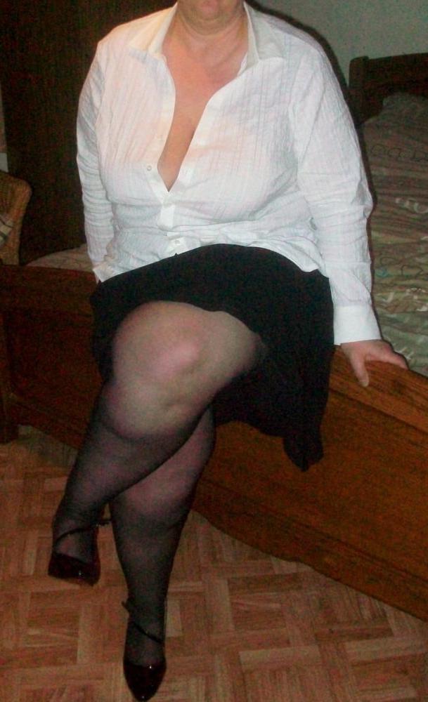 25P great sexy legs and feet in nylon