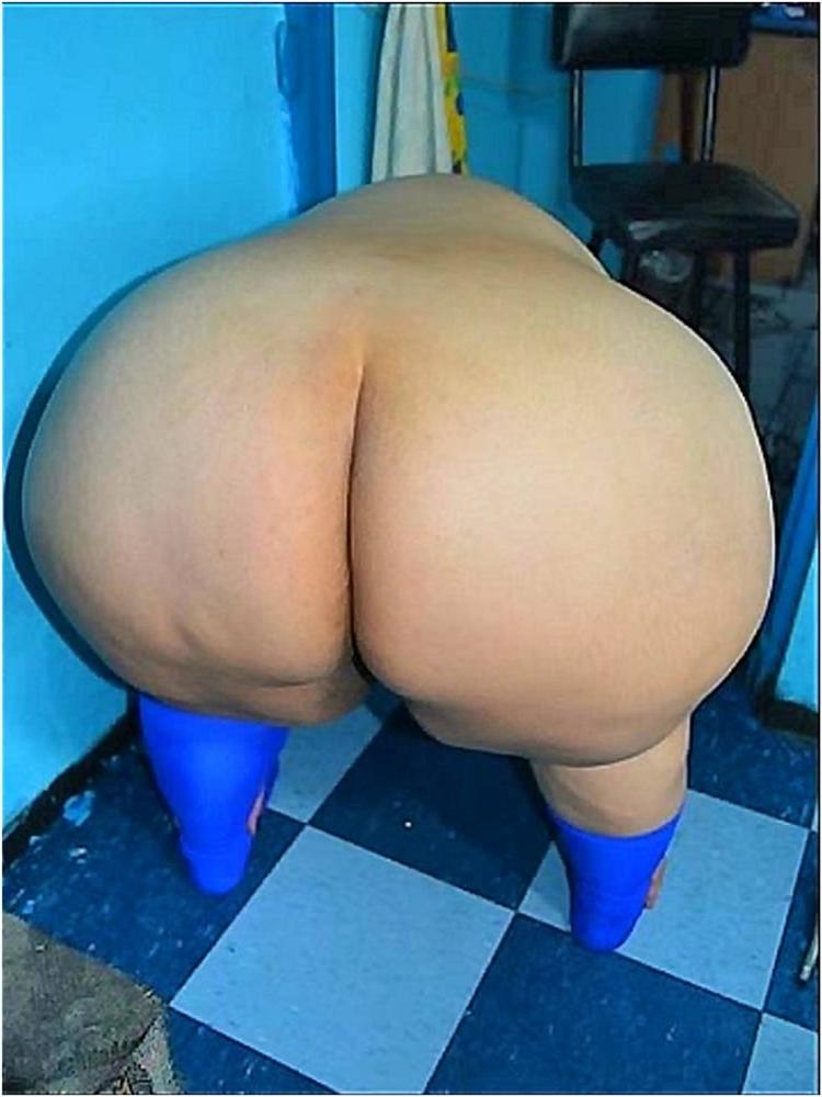 25P SHOWING JUICY PUSSY 22