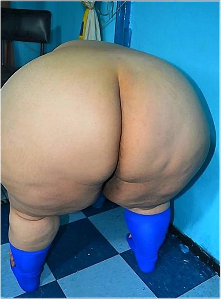 25P SHOWING JUICY PUSSY 22