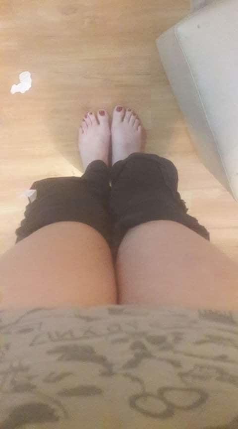 25P Legs, feet and shoes