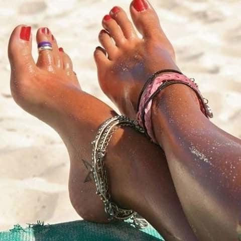 25P Legs, feet and shoes