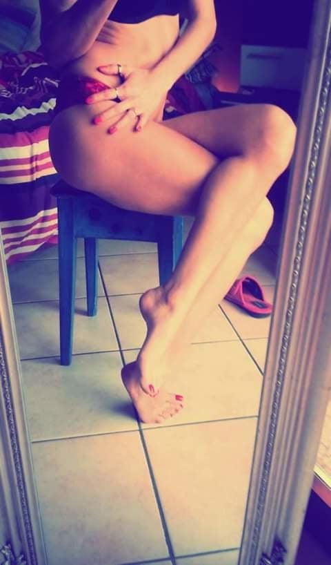 25P Legs, feet and shoes