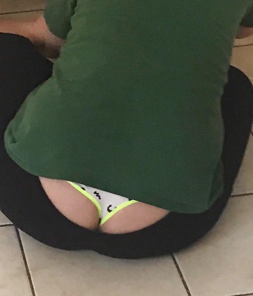 25P Real Milfs wear thongs