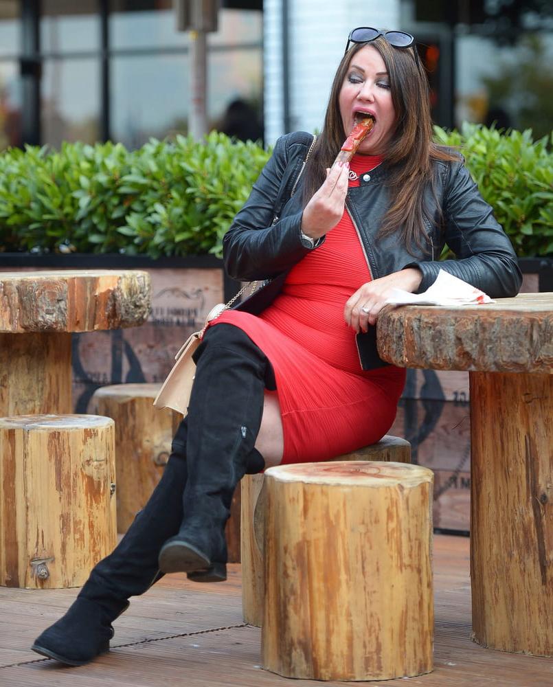 25P Queen of slags Lisa Appleton