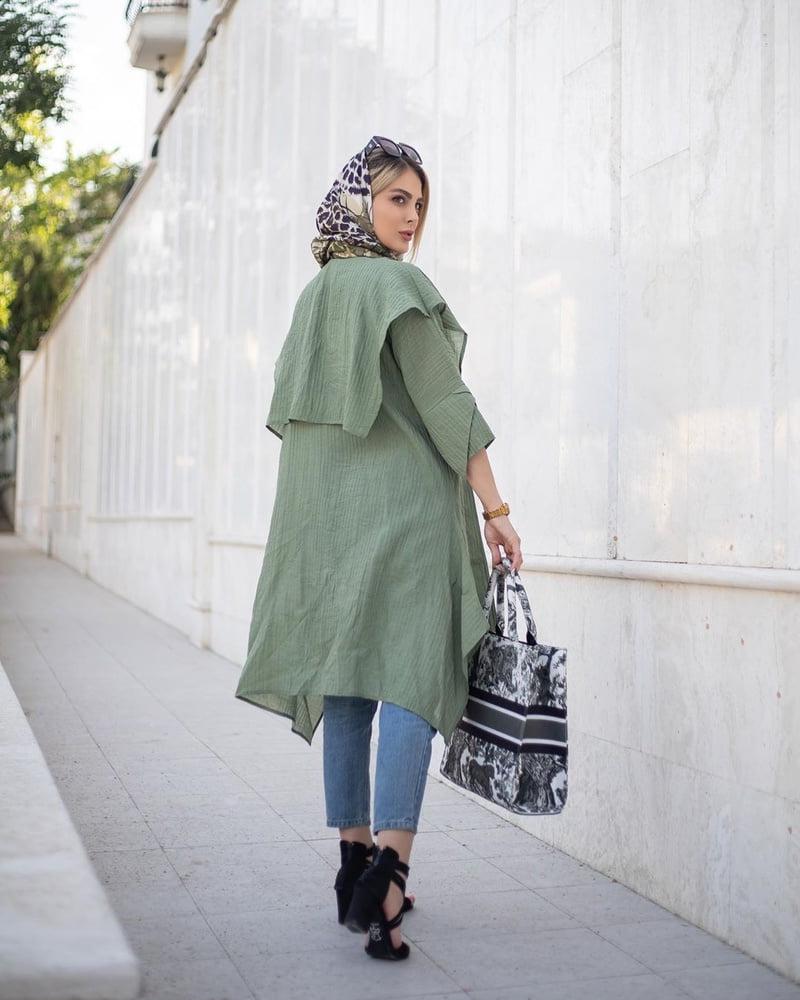 25P Arab hijab feet 2