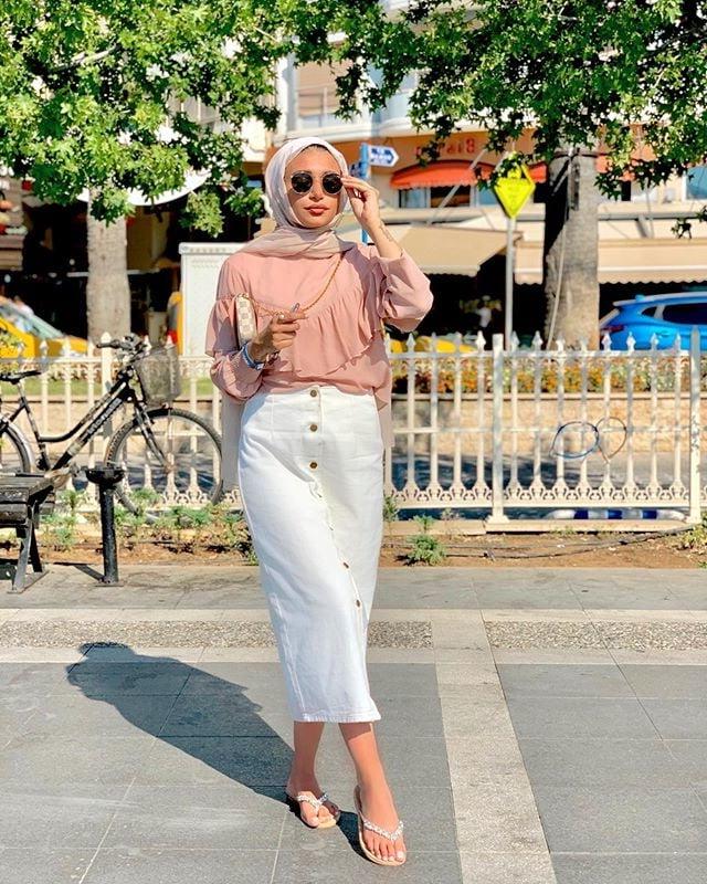25P Arab hijab feet 2