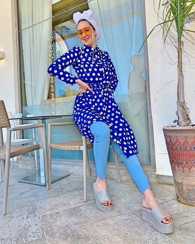 25P Arab hijab feet 2