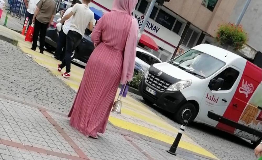 25P Hijab walking sexy ass and feet