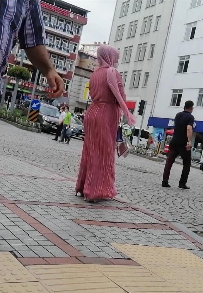 25P Hijab walking sexy ass and feet