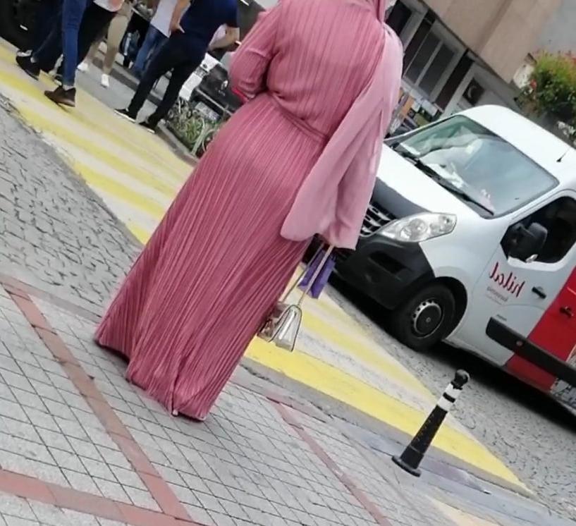 25P Hijab walking sexy ass and feet