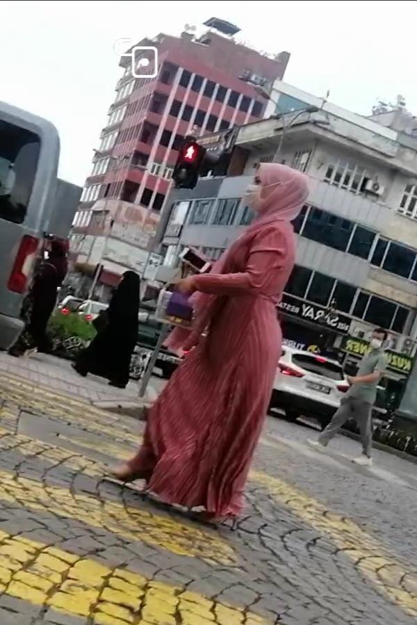25P Hijab walking sexy ass and feet