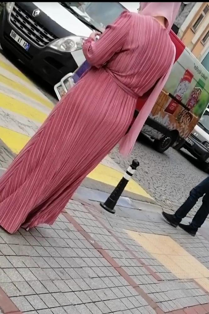 25P Hijab walking sexy ass and feet