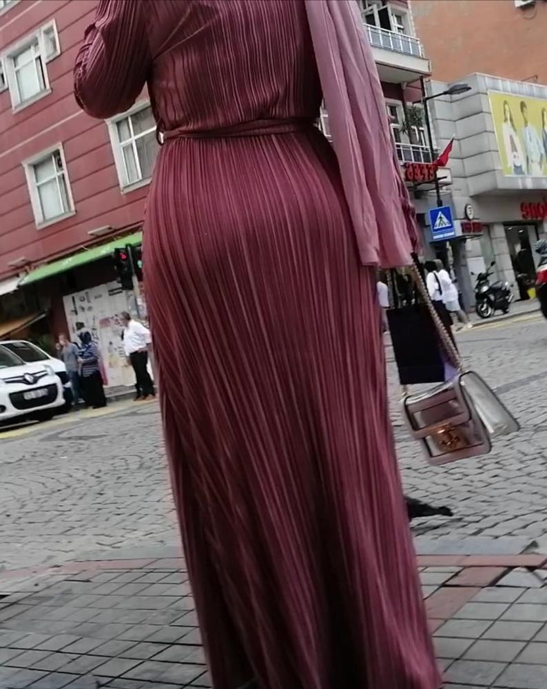 25P Hijab walking sexy ass and feet