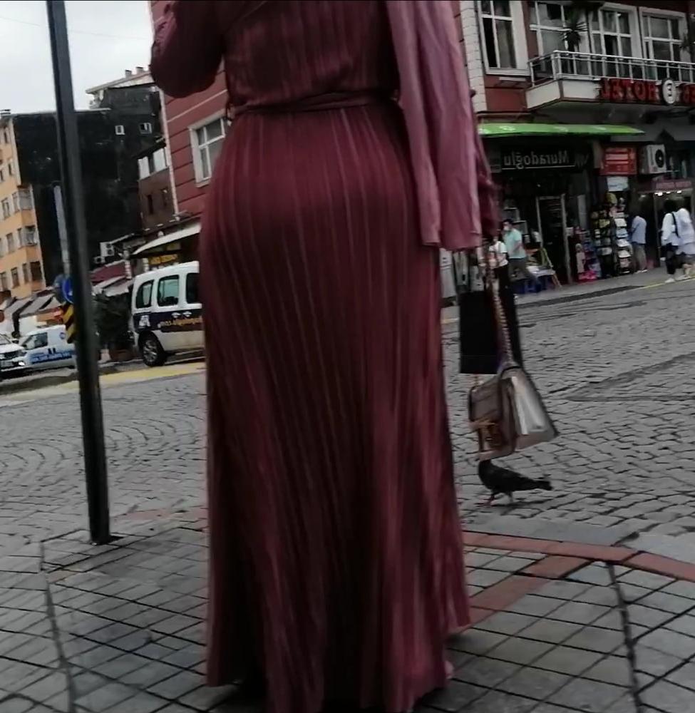 25P Hijab walking sexy ass and feet